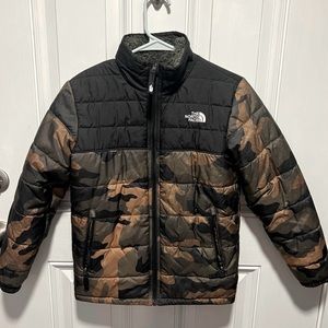 Very good condition boys reversible North Face jacket10/12